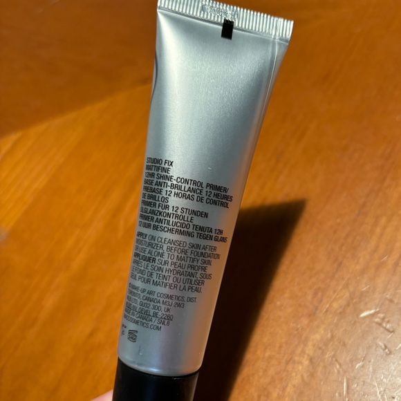 MAC Studio Fix Mattifine 12HR Shine-Control Primer - Picture 4 of 16